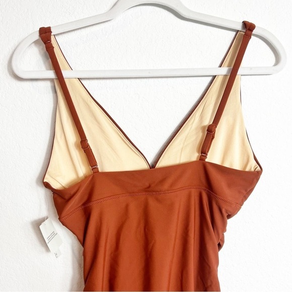 AMAZON ESSENTIALS WOMEN'S PLUNGE ONE PIECE BROWN SWIMSUIT SIZE 8 NEW WITH TAGS - Picture 6 of 8